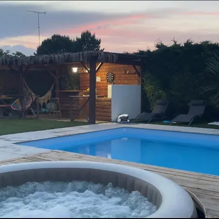Maison Avec Piscine Et Jacuzzi Holiday home *
