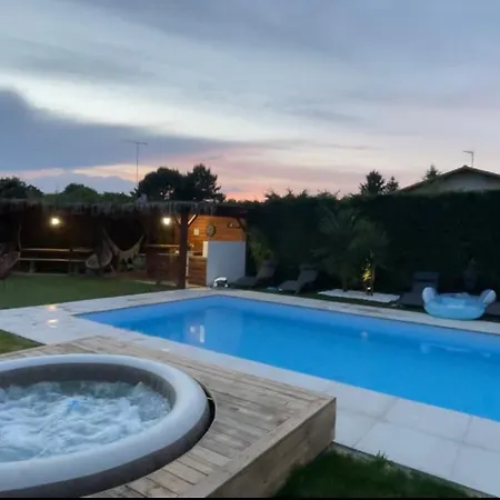 Holiday home Maison Avec Piscine Et Jacuzzi