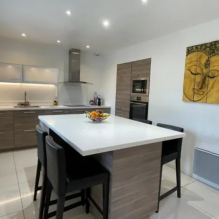 Maison Avec Piscine Et Jacuzzi Holiday home