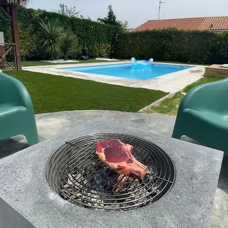 Maison Avec Piscine Et Jacuzzi Holiday home