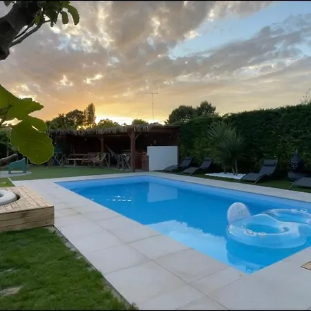 Holiday home Maison Avec Piscine Et Jacuzzi *